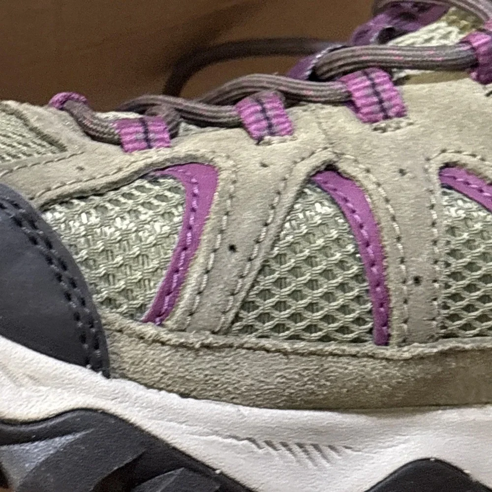 New Merrell Oakcreek‎ Olive  Waterproof Hiking Shoes Womens Sz 11 J03592
